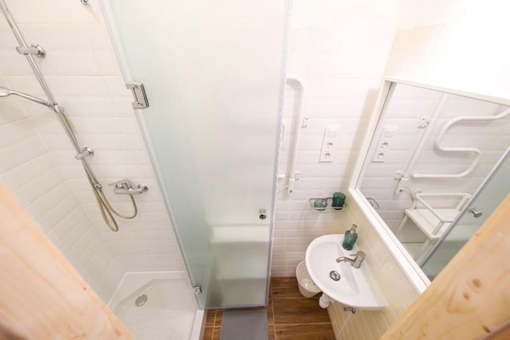 2 Bedroom Flat In Nyar Str., Boutique Budapest Bagian luar foto