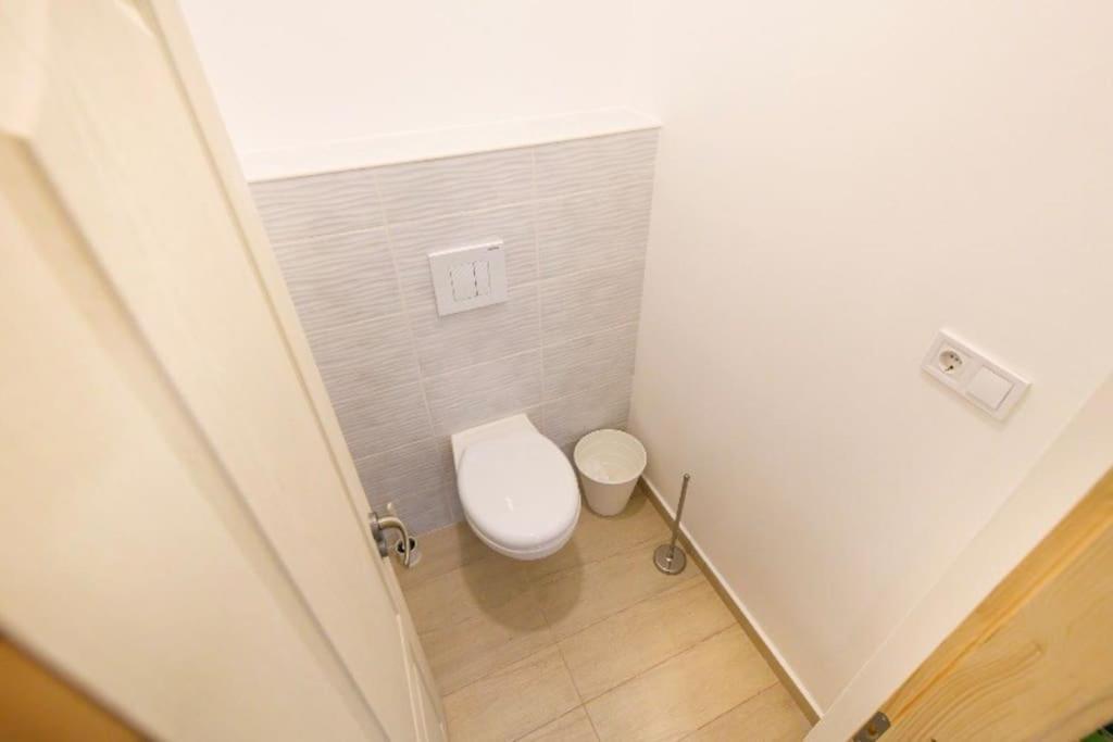 2 Bedroom Flat In Nyar Str., Boutique Budapest Bagian luar foto