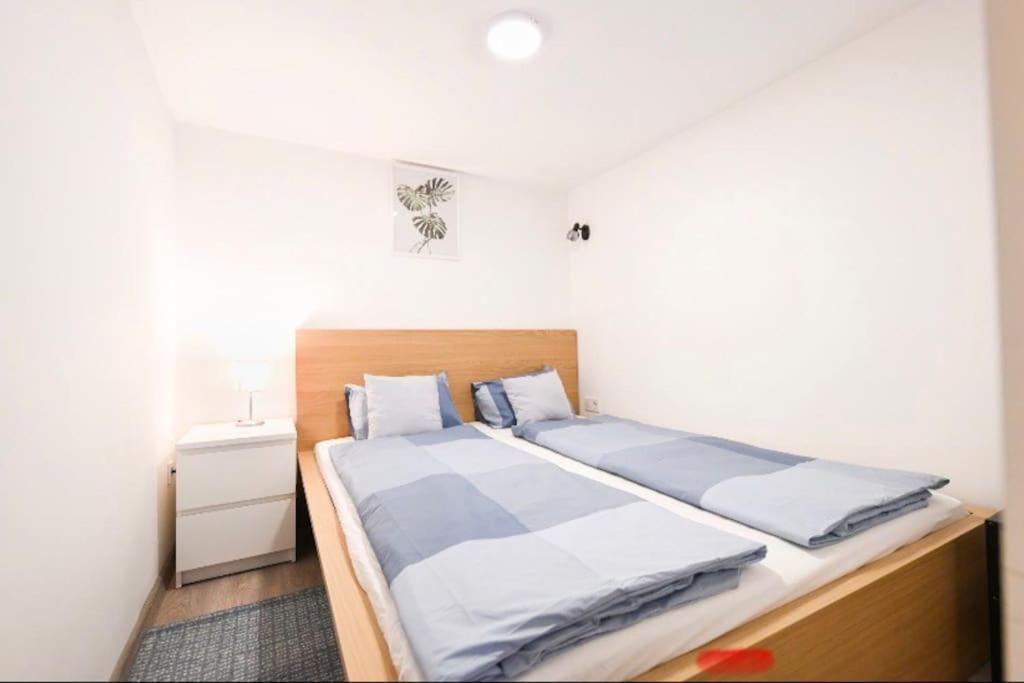 2 Bedroom Flat In Nyar Str., Boutique Budapest Bagian luar foto