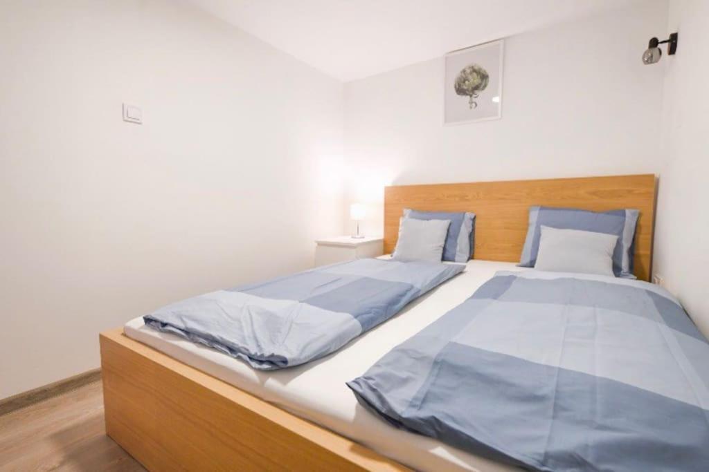 2 Bedroom Flat In Nyar Str., Boutique Budapest Bagian luar foto